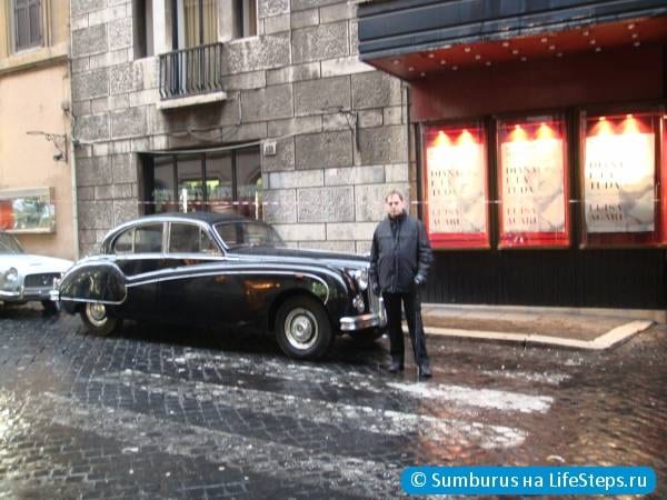 Старые, но изящные автомобили в Риме