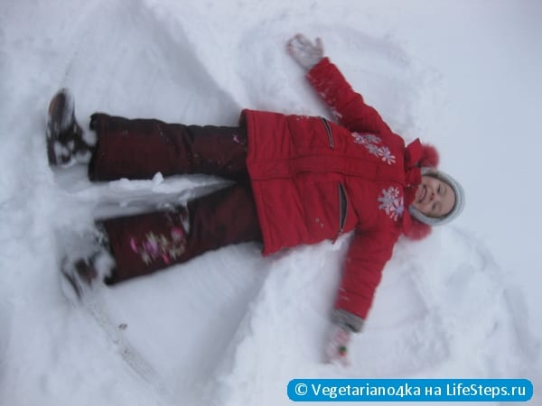 Сделать ангела на снегу